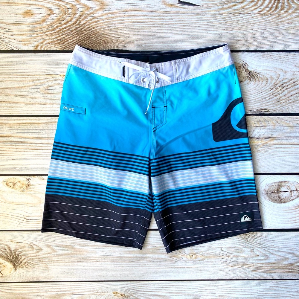 Quicksilver Boardshorts (size 32)